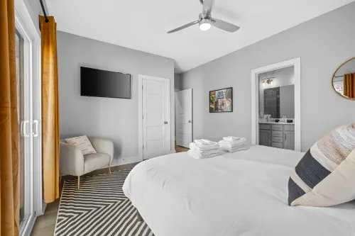 5 Mins to DT Gameroom Balcony Karaoke Sleeps 10 - Holiday Apartments