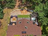 The Ridge at Penn Estates A 4BR Pocono Retreat - Wifi