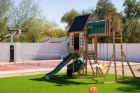 The Ridge Family Pickleball Pool Hot Tub - Jacuzzi