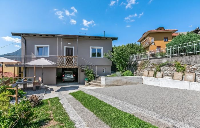 Casa Tramonti: Mountain-View with Terrace Dining - Happy Rentals