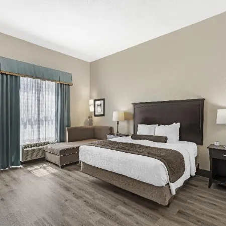 Best Western Plus Chain of Lakes Inn Suites