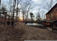 Three Bears Pet-friendly Cabin With Heated Pool Near Hochatown Mountain Views Sleeps 10 - 4-Star