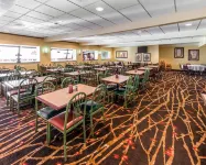 Quality Inn & Suites Erie Near Casino - breakfast