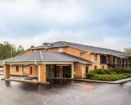 Econo Lodge Inn & Suites - parking