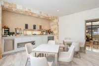 Royalton CHIC Antigua, An Autograph Collection All-Inclusive Resort - Adults Only - bar