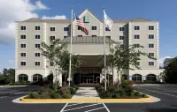 Embassy Suites by Hilton Dulles Airport - 3 estrellas