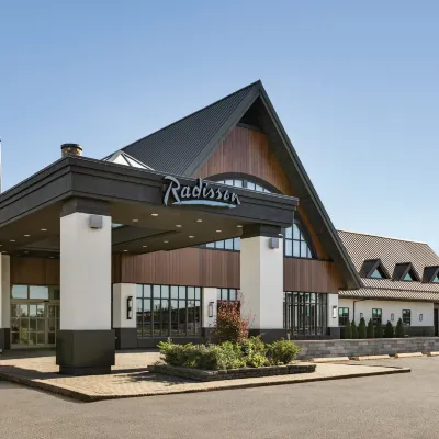 Radisson Hotel Montreal Airport Hotels near Lachine