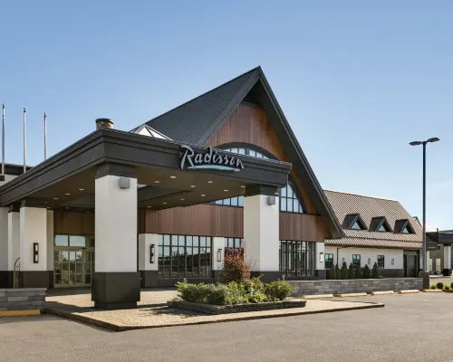 Radisson Hotel Montreal Airport Hotels near Lachine