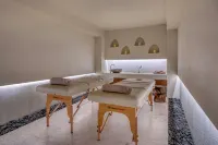 Isla Brown Corinthia Resort & Spa, Curio Collection by Hilton - Spa