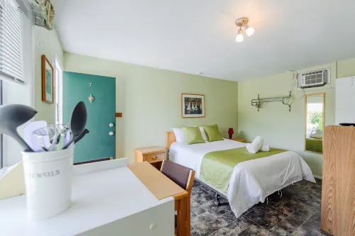Lakeside Studio at Green Gables w/Beach Access - Kitchens