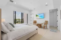 Modern Naples Beach Home Pool Hot Tub 2 Master Suites - Swimmingpools
