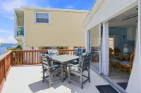 Oceanview Paradise AT Venture Out+4 Bikes & 2-2 Seat Kayaks! King & Queen Beds! - WiFi