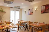 The Originals Résidence, Appart’Hôtel les Lauréades, Clermont-Ferrand - petit déjeuner
