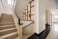 Townhouse Oak Hotel Niaga Surabaya - parking