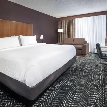 DoubleTree by Hilton Kansas City Airport