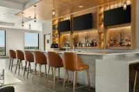 Four Points by Sheraton Newark Airport - bar
