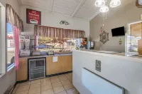 Econo Lodge Inn & Suites Hotels in Yreka