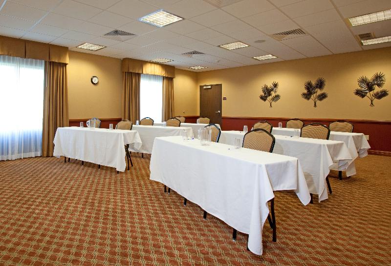 Holiday Inn Express Hotel and Suites Goodland