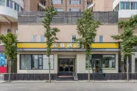 Super 8 Hotel (Beijing Jianguomen Subway Station Capital Children's Research Institute) Hotels in Beijing