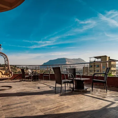 Pooja Villa Suites-Rooms and Pool, Igatpuri