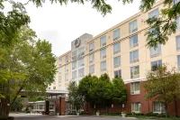 DoubleTree by Hilton Hotel Boston Bayside Hotels in der Nähe von Museum of Bad Art
