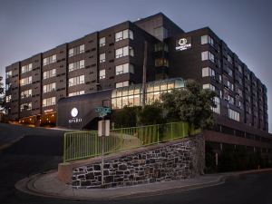 DoubleTree by Hilton St. John's Harbourview