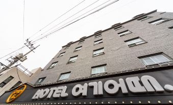 Hotel Yeogiuhtte Gwangju Station - Housity