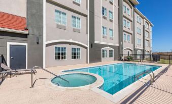 La Quinta Inn & Suites by Wyndham Fort Worth - Lake Worth