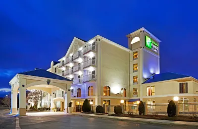 Holiday Inn Express & Suites ASHEVILLE SW - OUTLET CTR AREA by IHG Отели в г. 