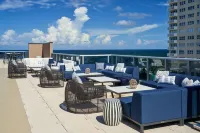Tru by Hilton Pompano Beach Pier - bar