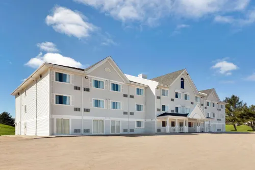 Ramada by Wyndham Miramichi New Brunswick - parking
