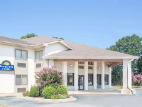 Days Inn & Suites by Wyndham Brinkley Hotels in Brinkley