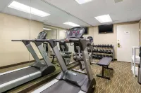 Quality Inn & Suites des Moines - Merle Hay Road - Gym