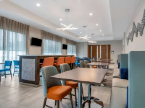 コンフォート スイーツ ゲインズビル ニア ユニバーシティ ゲーンズビルのホテル