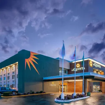 La Quinta Inn & Suites by Wyndham Seattle Federal Way Hotels near Dash Point Beach