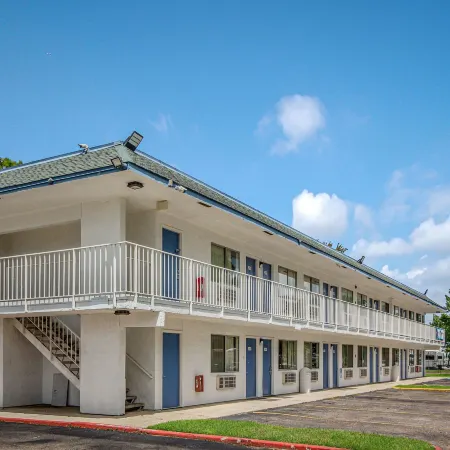 Motel 6 Conroe, TX