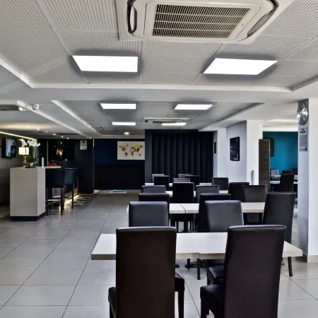 Brit Hotel Confort Roissy Saint-Witz