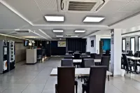 Brit Hotel Confort Roissy Saint-Witz