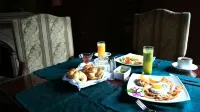 Mansion de Los Sueños - breakfast