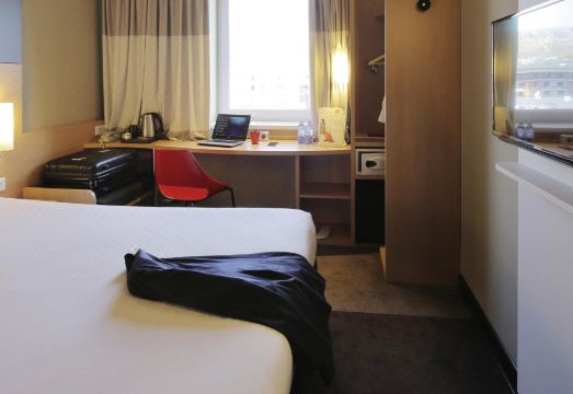 2. 이비스 예레반 ..