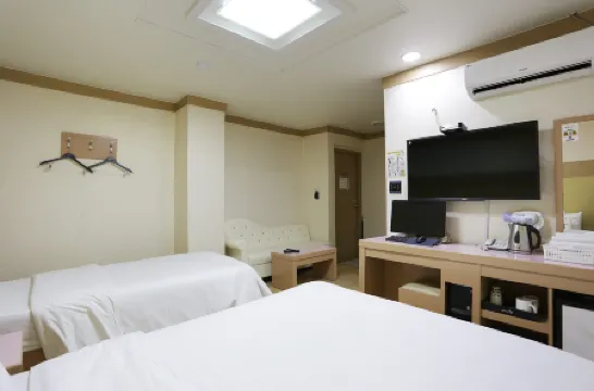 Geumjeong Cheong Motel Отели рядом с достопримечательностью «Hansei University»