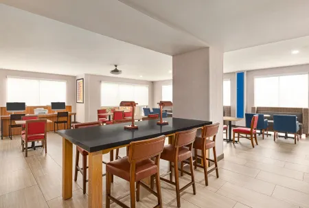 Holiday Inn Express Vero Beach-West (I-95) by IHG Отели в г. Уэст-Виро-Корридор