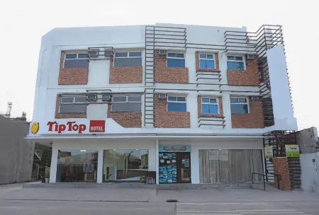 Tiptop Tower Suite Inn Отели рядом с достопримечательностью «Sisters of St Paul of Chartres Monument»