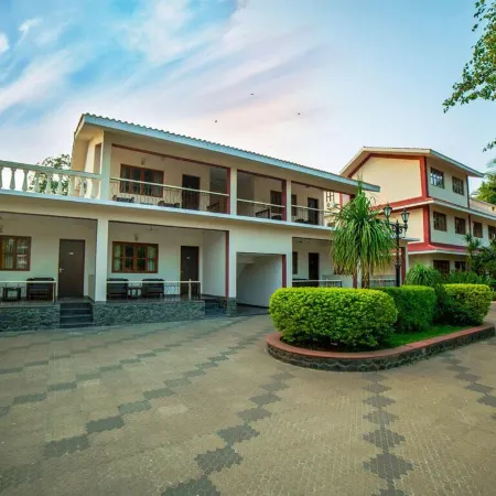 Paradise Villas & Resort Отели рядом с достопримечательностью «Алибаг Бич»