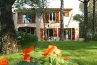 Les Chambres d'Hotes au Bois Fleuri Hotel a Roquebrune-sur Argens