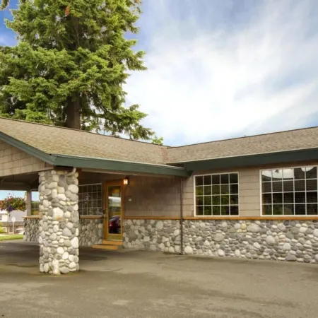 Poulsbo Inn & Suites