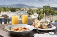 Grand Hotel and Apartments Townsville Hotels in South Townsville