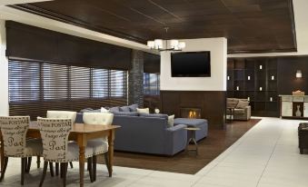 Four Points by Sheraton Hotel & Suites Calgary West