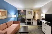 Holiday Inn & Suites Atlanta Airport-North Hotel di East Point