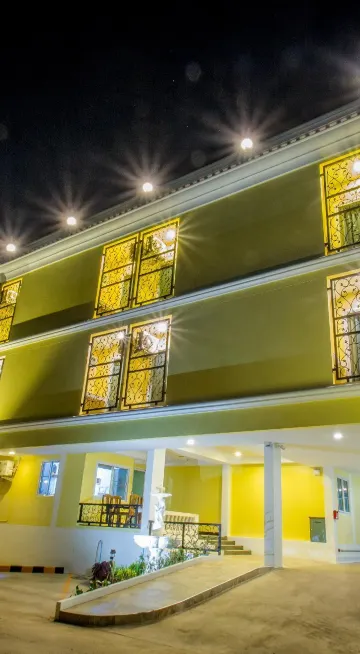 Standard-1 Bed Queen Non-Smoking